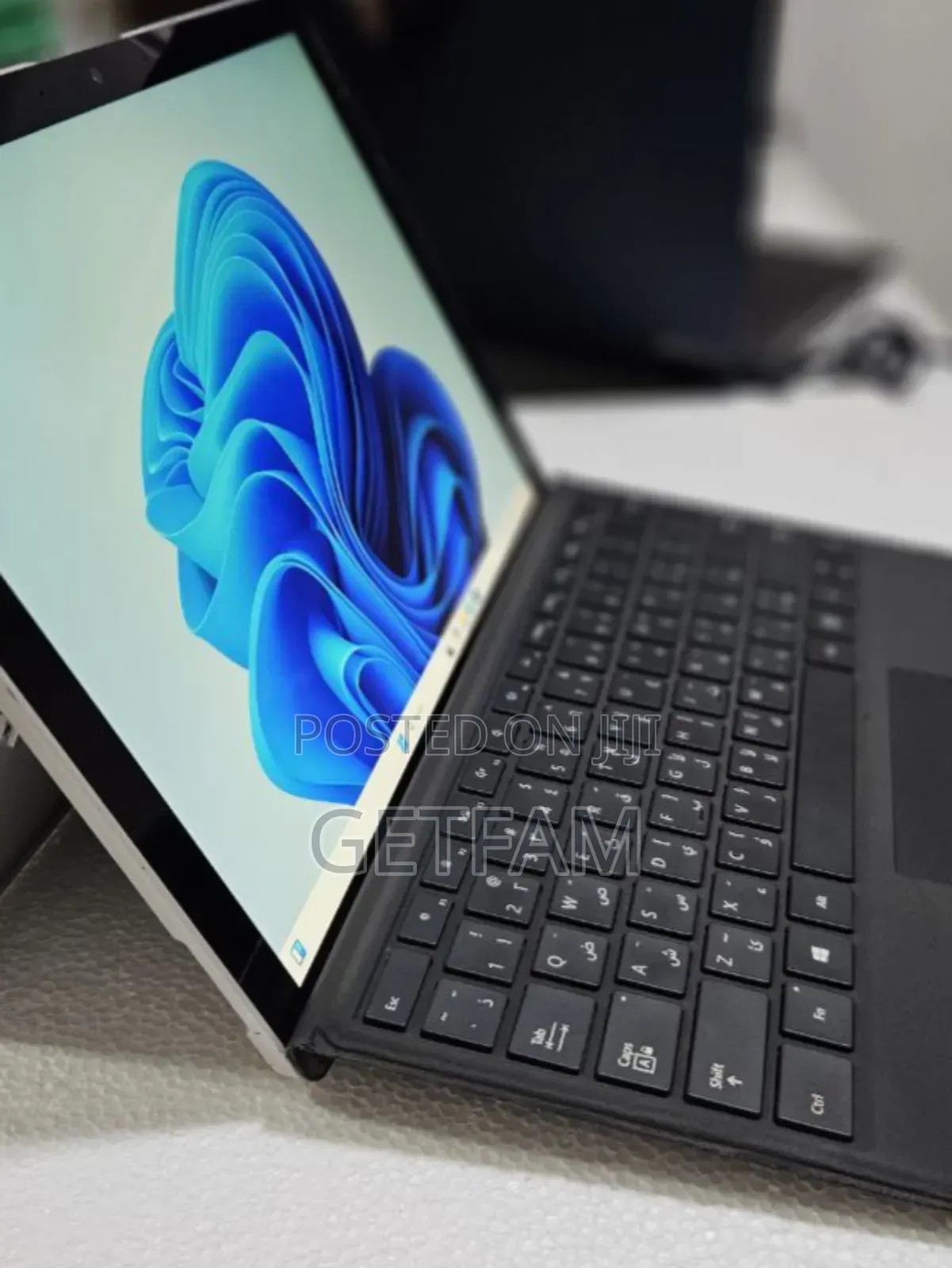 New Laptop Microsoft Surface 8GB Intel Core I5 SSD 128GB