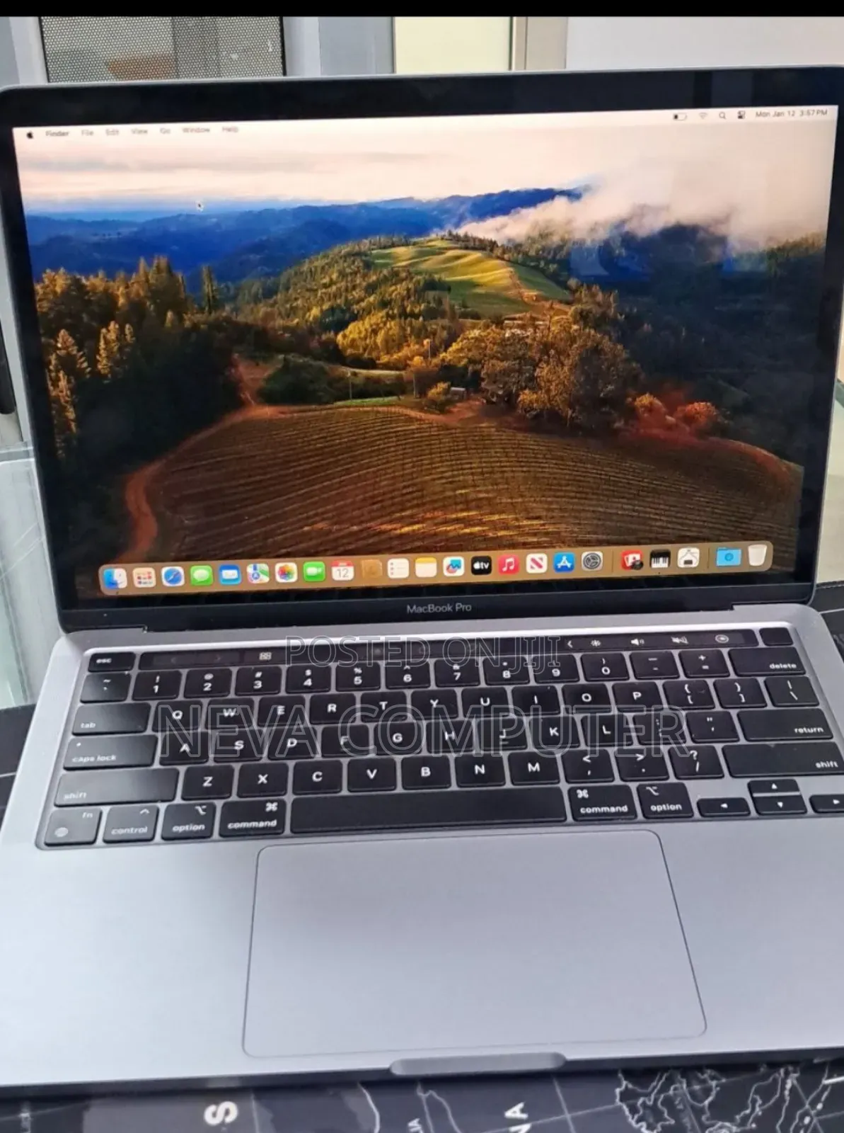 New Laptop Apple MacBook Pro 2022 M2 8GB Apple M2 SSD 256GB