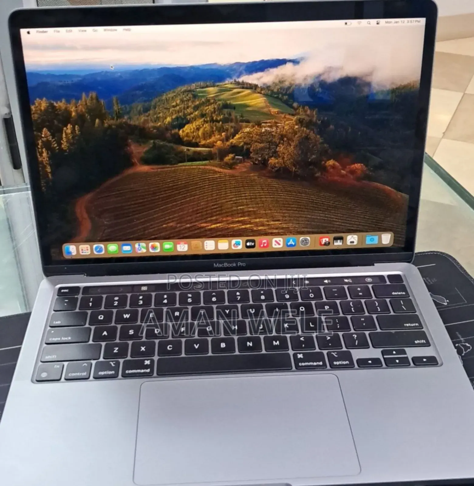 New Laptop Apple MacBook Pro 2022 M2 8GB Apple M2 SSD 256GB