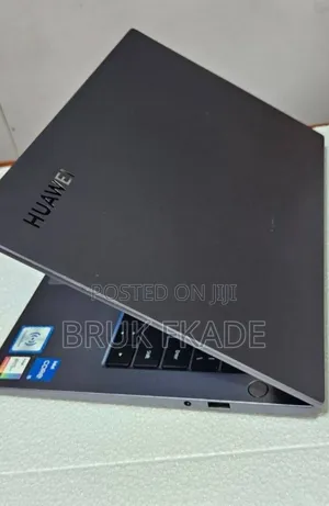 New Laptop Huawei MateBook 13 WRT-W19E 8GB Intel Core I5 SSD 512GB