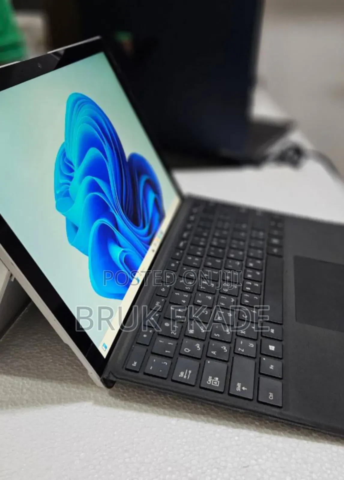 New Laptop Huawei MateBook 13 WRT-W19E 8GB Intel Core I5 SSD 512GB