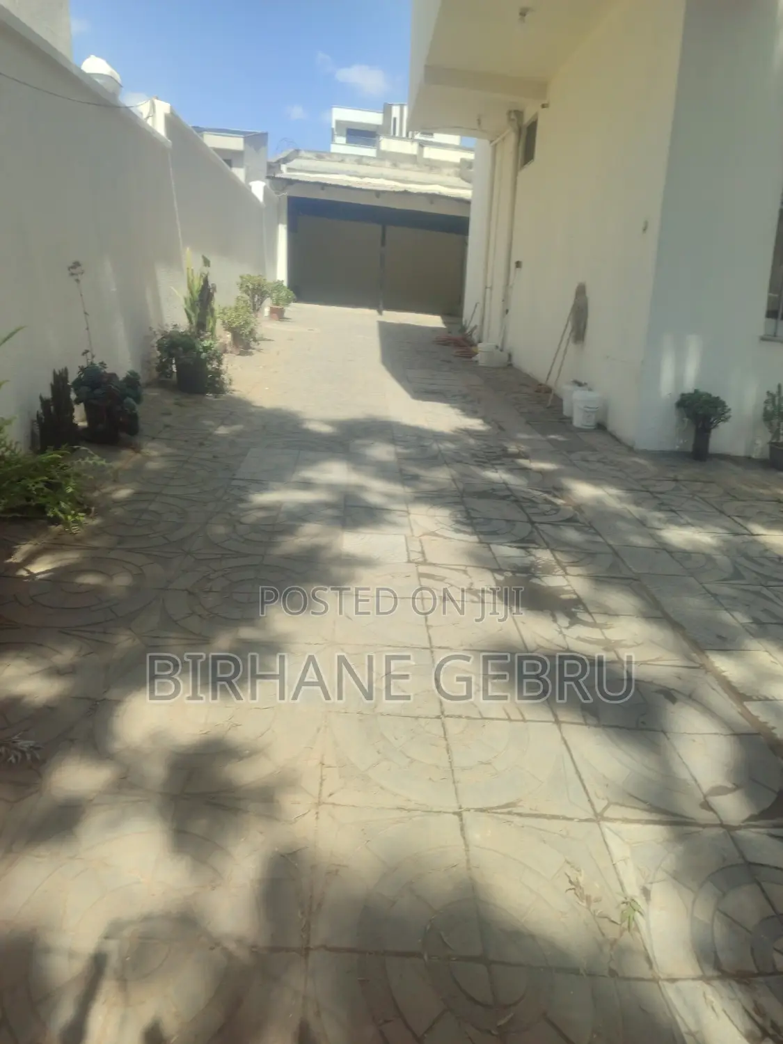 Furnished 5bdrm House in G+1 House, Bole for rent