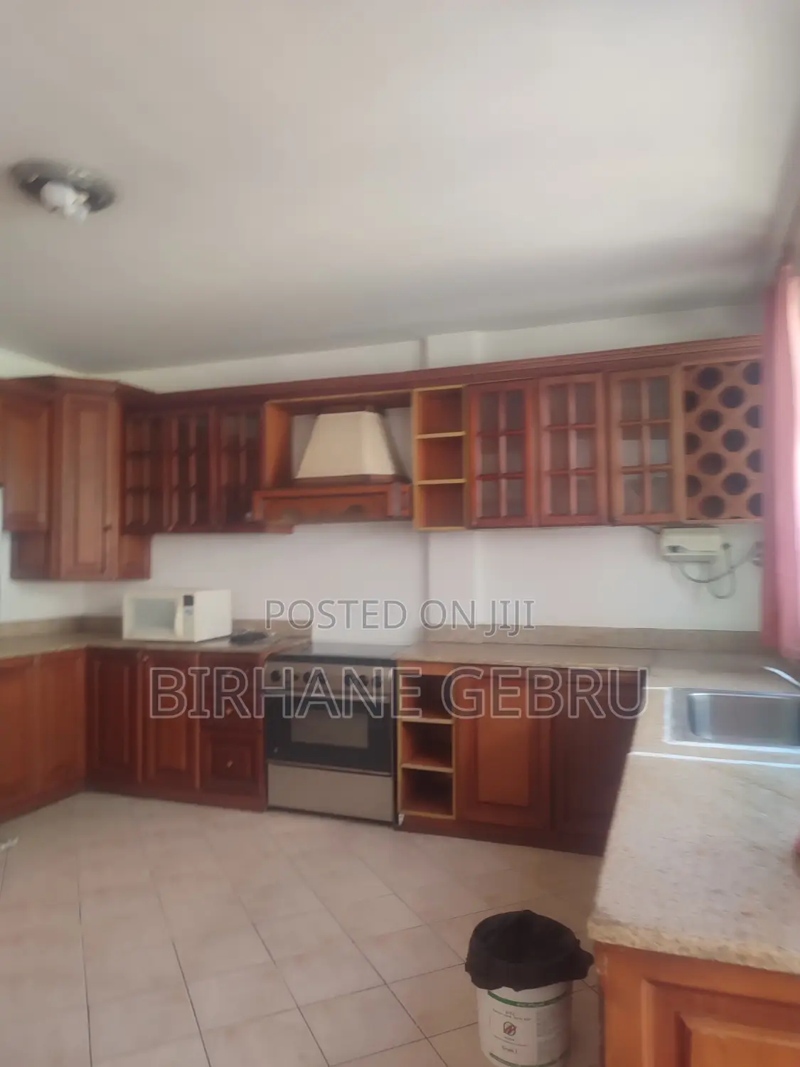 Furnished 5bdrm House in G+1 House, Bole for rent