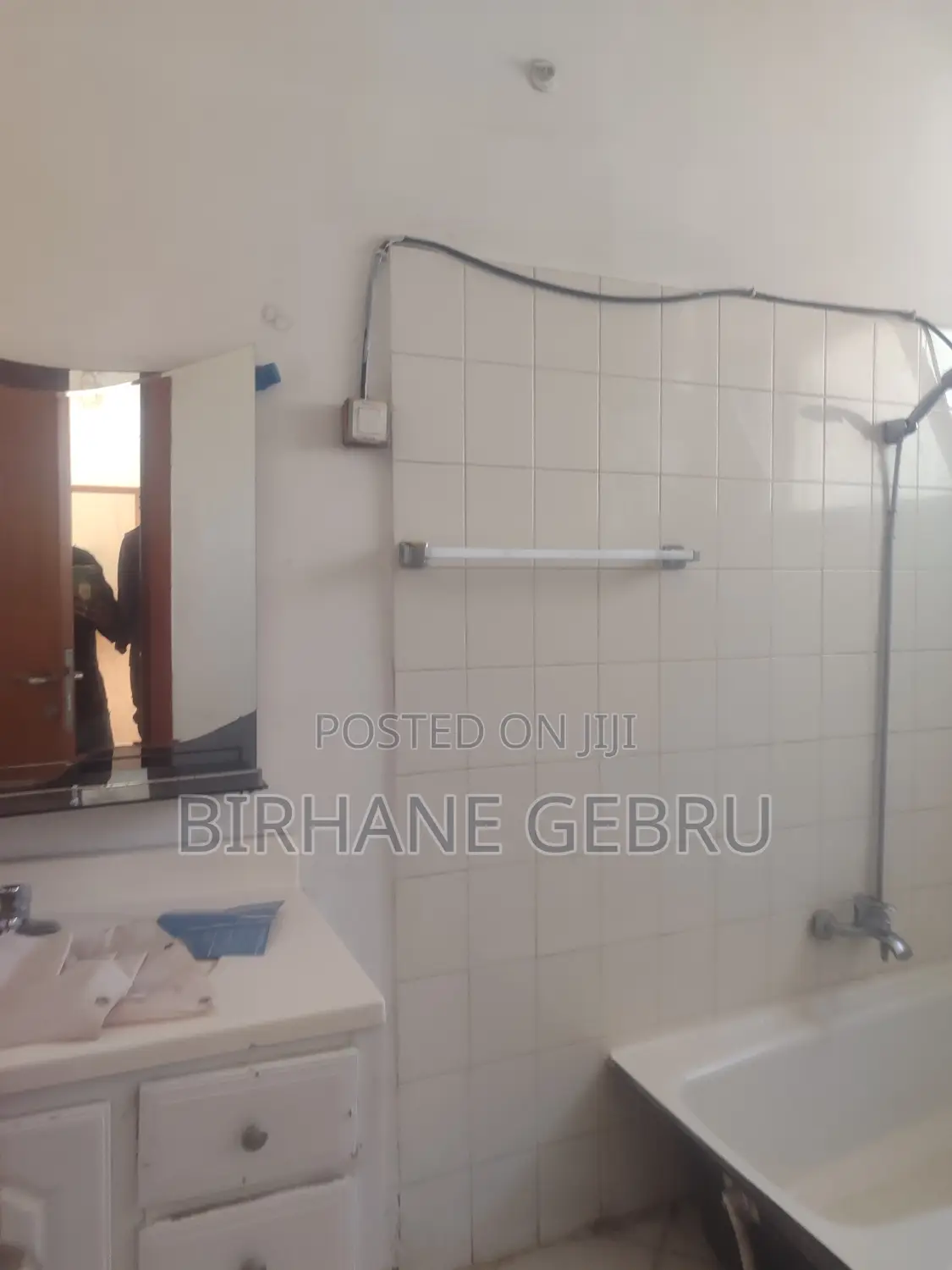 Furnished 5bdrm House in G+1 House, Bole for rent
