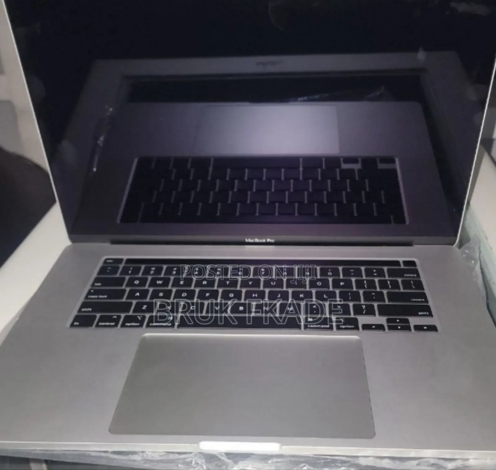 New Laptop Apple MacBook Pro 2019 16GB Intel Core I9 SSD 1T