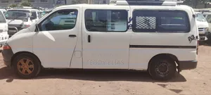 Toyota HiAce 2004 White