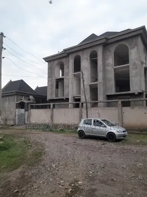 8bdrm House in Adama for sale