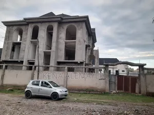 8bdrm House in Adama for sale