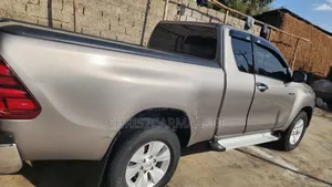 Toyota Hilux Revo Smart Cab Deisel 2.4 RWD 2019 Gold