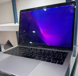 New Laptop Apple MacBook Pro 2017 8GB Intel Core I5 SSD 256GB