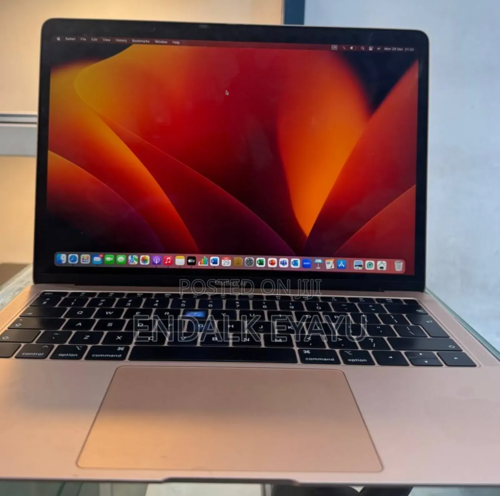 New Laptop Apple MacBook Pro 2019 8GB Intel Core I5 SSD 256GB