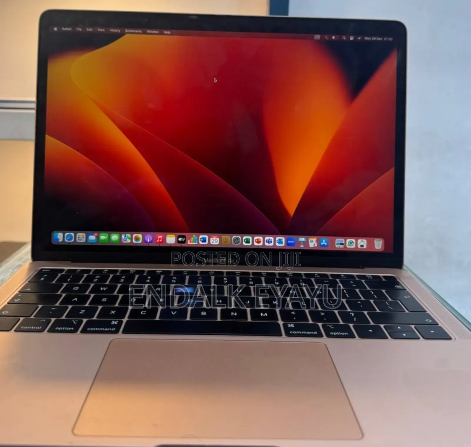 New Laptop Apple MacBook Pro 2019 8GB Intel Core I5 SSD 256GB
