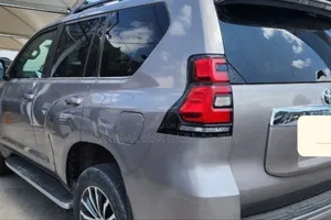 Toyota Land Cruiser Prado 2021 Silver