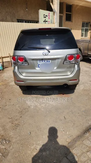 Toyota Fortuner 2014 Gold