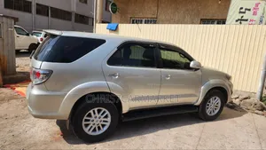 Toyota Fortuner 2014 Gold