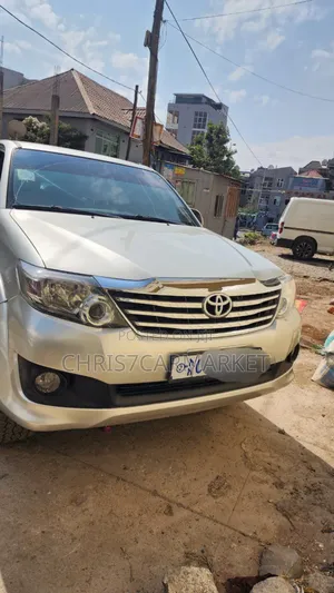 Toyota Fortuner 2014 Gold