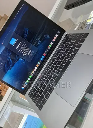 New Laptop Apple MacBook Pro 2017 1.5GB Intel Core I7 SSD 256GB