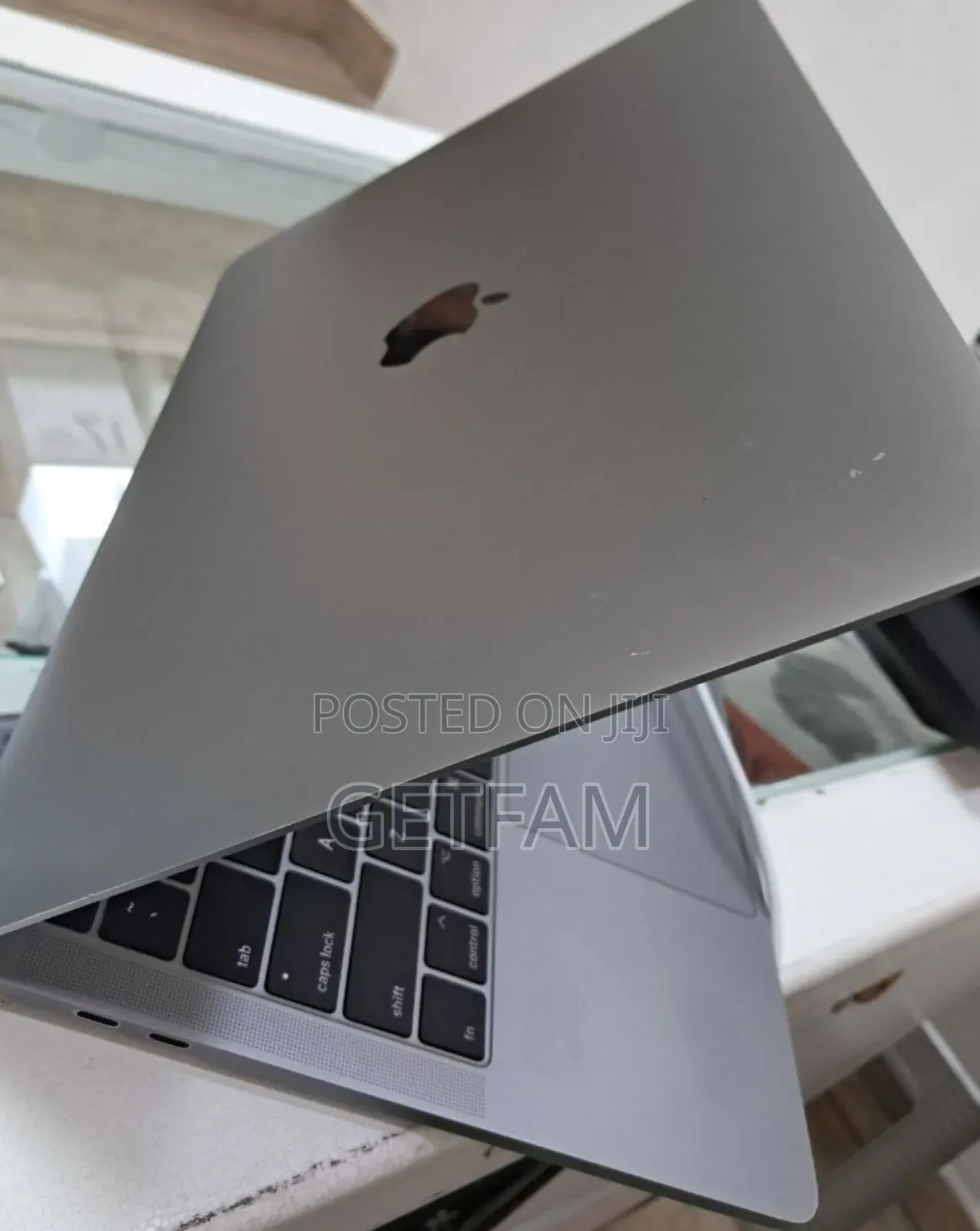 New Laptop Apple MacBook Pro 2017 16GB Intel Core I5 SSD 256GB