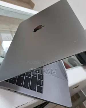 New Laptop Apple MacBook Pro 2017 16GB Intel Core I5 SSD 256GB