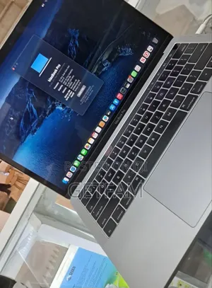 New Laptop Apple MacBook Pro 2017 16GB Intel Core I5 SSD 256GB