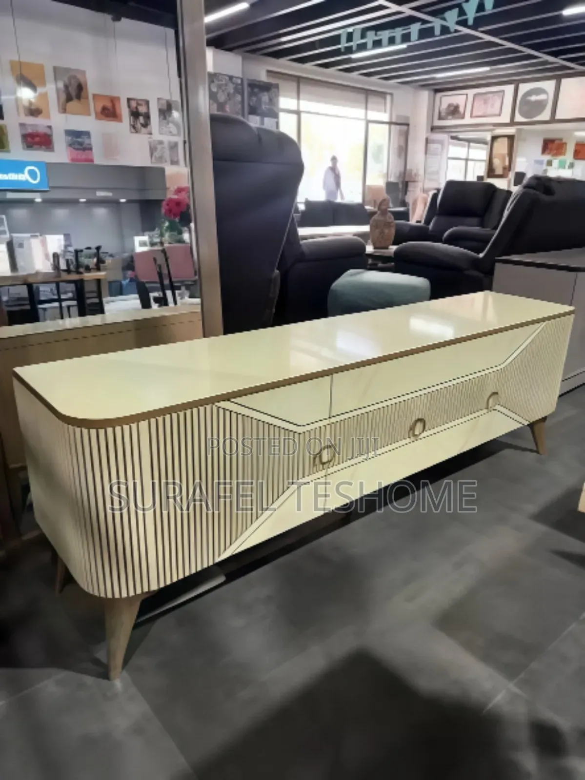 የሚያምሮ የቲቪ ማስቀመጫ – Epoxy-Made Tv Stands