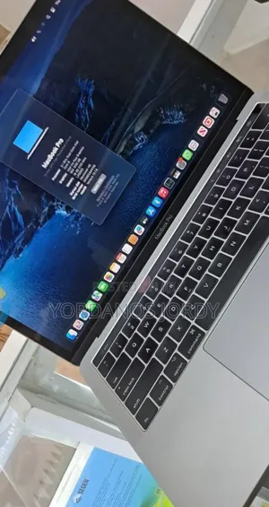 New Laptop Apple MacBook Pro 2017 16GB Intel Core I5 SSD 256GB