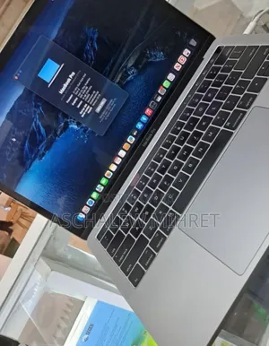 New Laptop Apple MacBook Pro 2017 16GB Intel Core I5 SSD 256GB