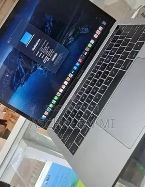 New Laptop Apple MacBook Pro 2017 16GB Intel Core I5 SSD 256GB