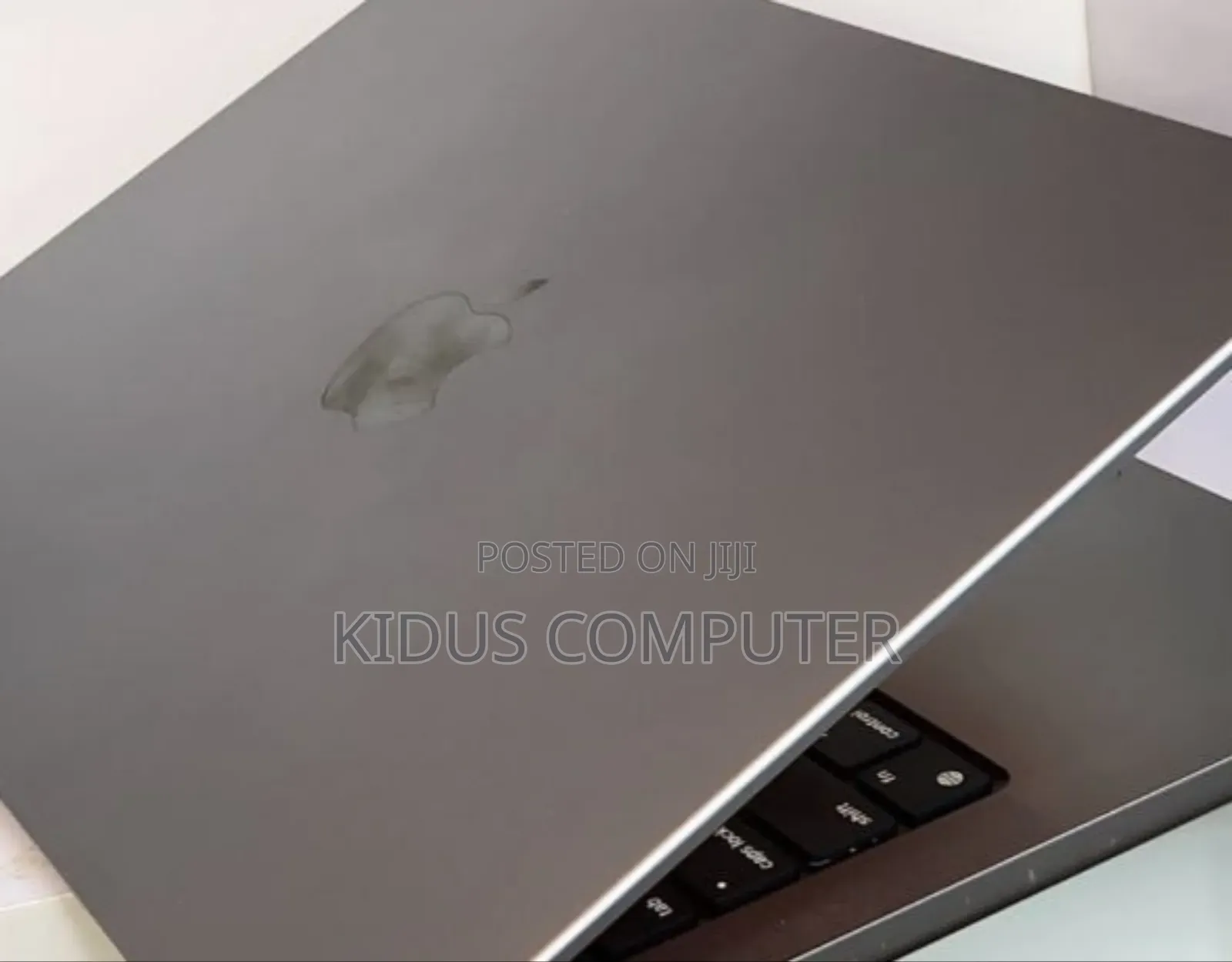 New Laptop Apple MacBook Pro M1 16GB Apple M1 Pro SSD 512GB