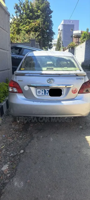 Toyota Yaris 2010 Silver