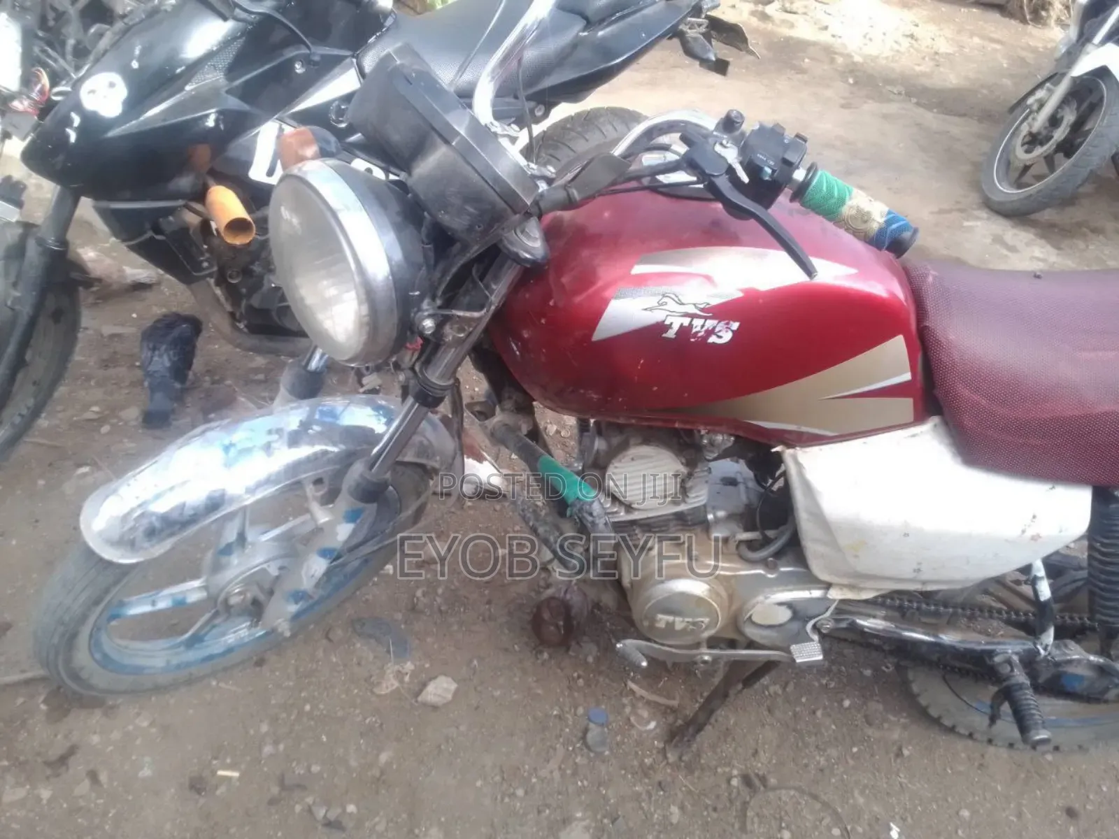 TVS HLX 125 2013 Red