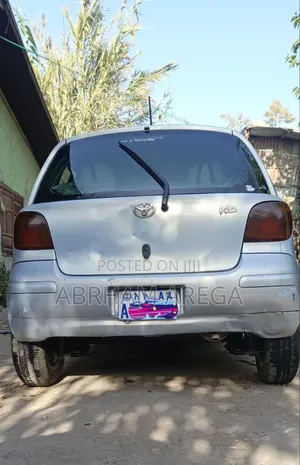 Toyota Vitz 2004 Silver