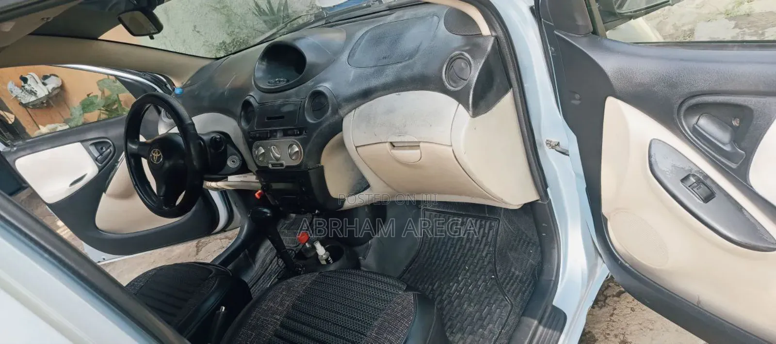 Toyota Vitz 2004 Silver