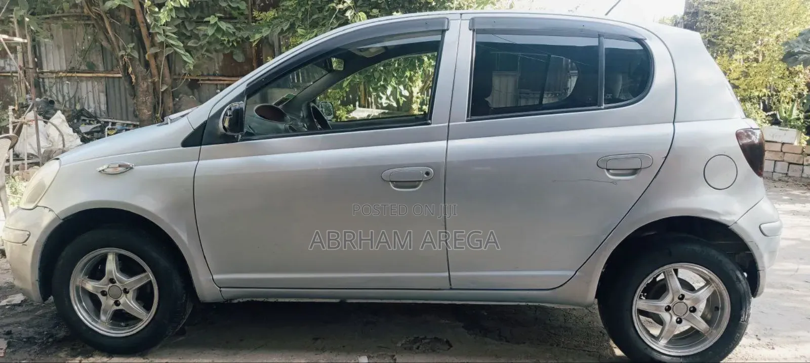 Toyota Vitz 2004 Silver