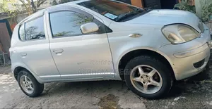 Toyota Vitz 2004 Silver