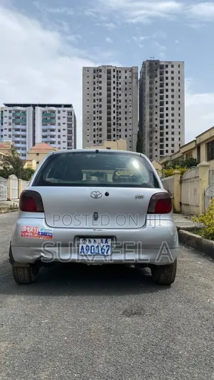 Toyota Vitz 2001 Silver