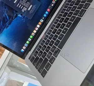 New Laptop Apple MacBook Pro 16GB Intel Core I5 SSD 256GB