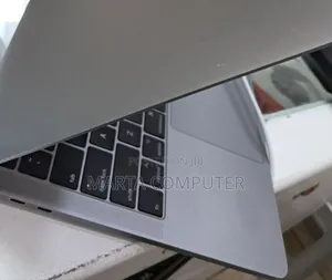 New Laptop Apple MacBook Pro 16GB Intel Core I5 SSD 256GB