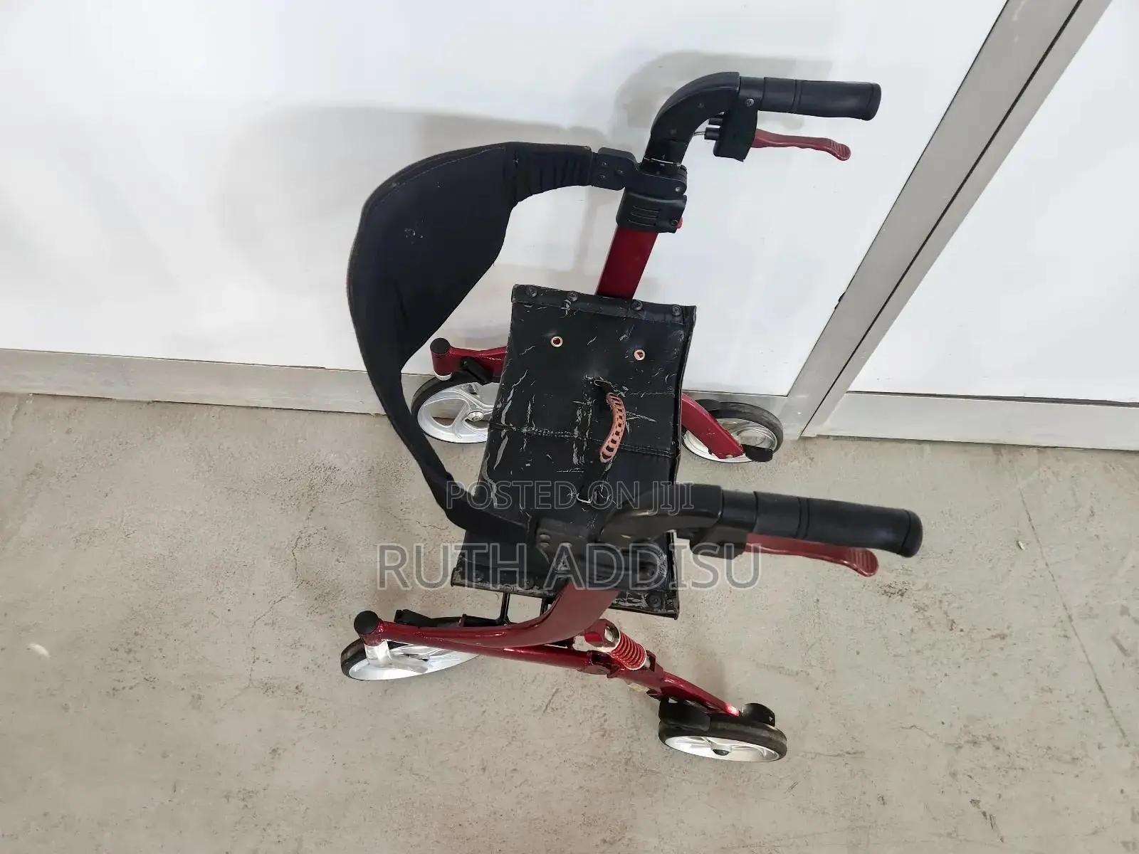 Wheelchair የአውሮፖ ጠንካራ ፍሬን ያለው European Walker Foldable Medical Walker