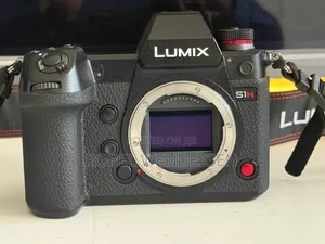 Panasonic Lumix S1h Is a Full-Frame Mirrorless Camera 3 Batteries