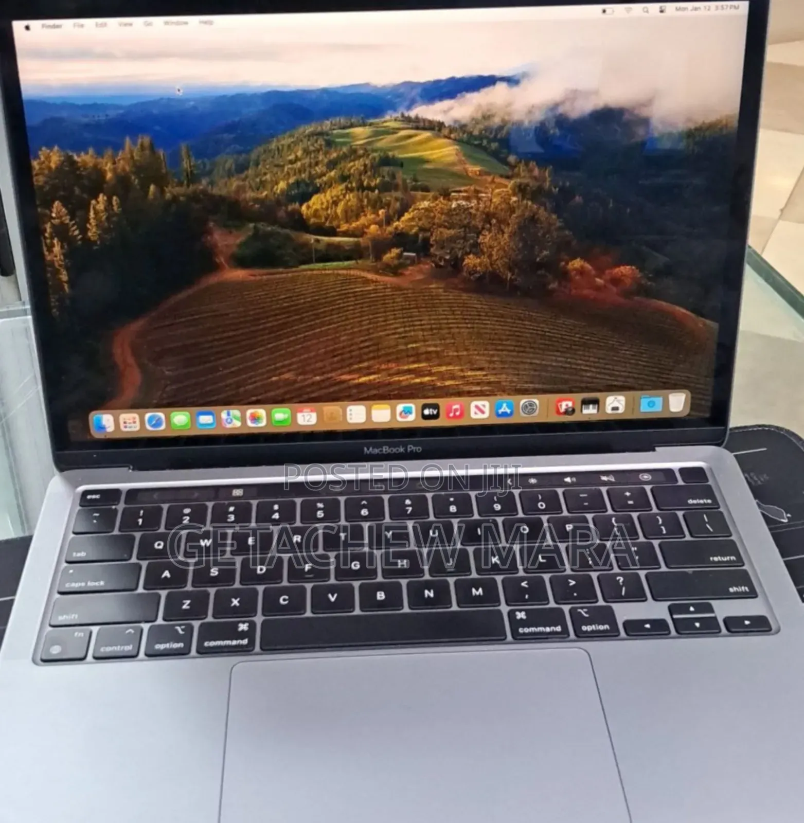 New Laptop Apple MacBook Pro 2020 8GB Intel Core I9 SSD 256GB