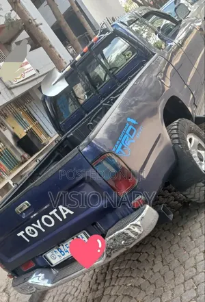 Toyota Hilux 2000 Blue