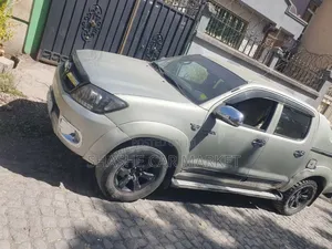 Toyota Hilux 2010 Silver