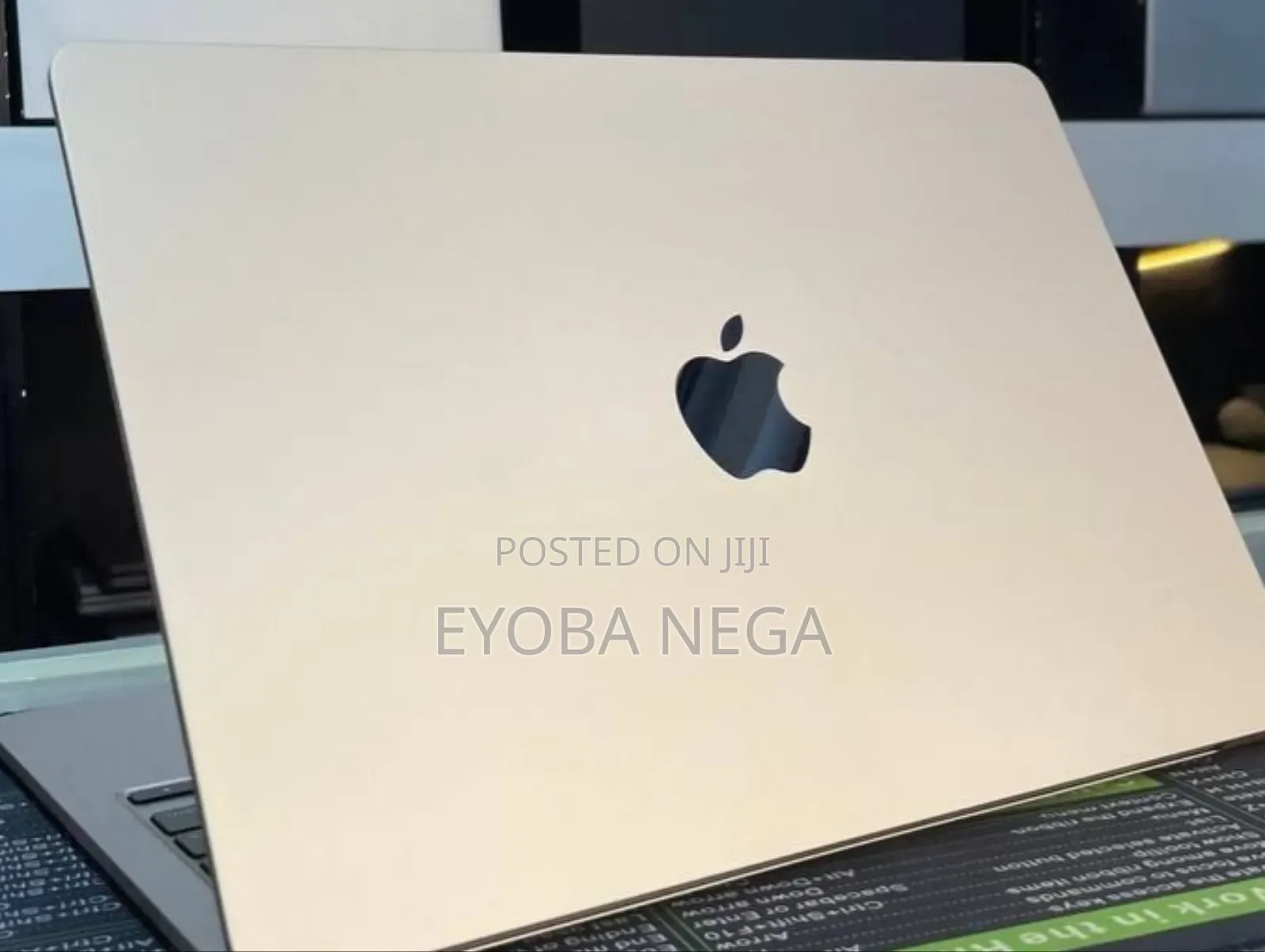 New Laptop Apple MacBook Air 2024 M3 13-Inch 8GB Apple M3 SSD 256GB