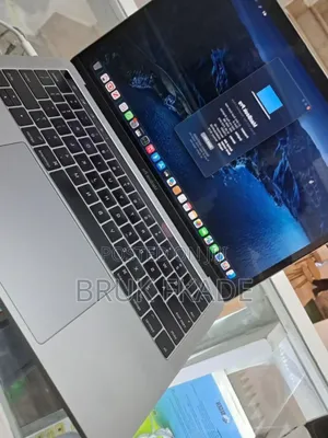 New Laptop Apple MacBook Pro 2017 16GB Intel Core I5 SSD 256GB