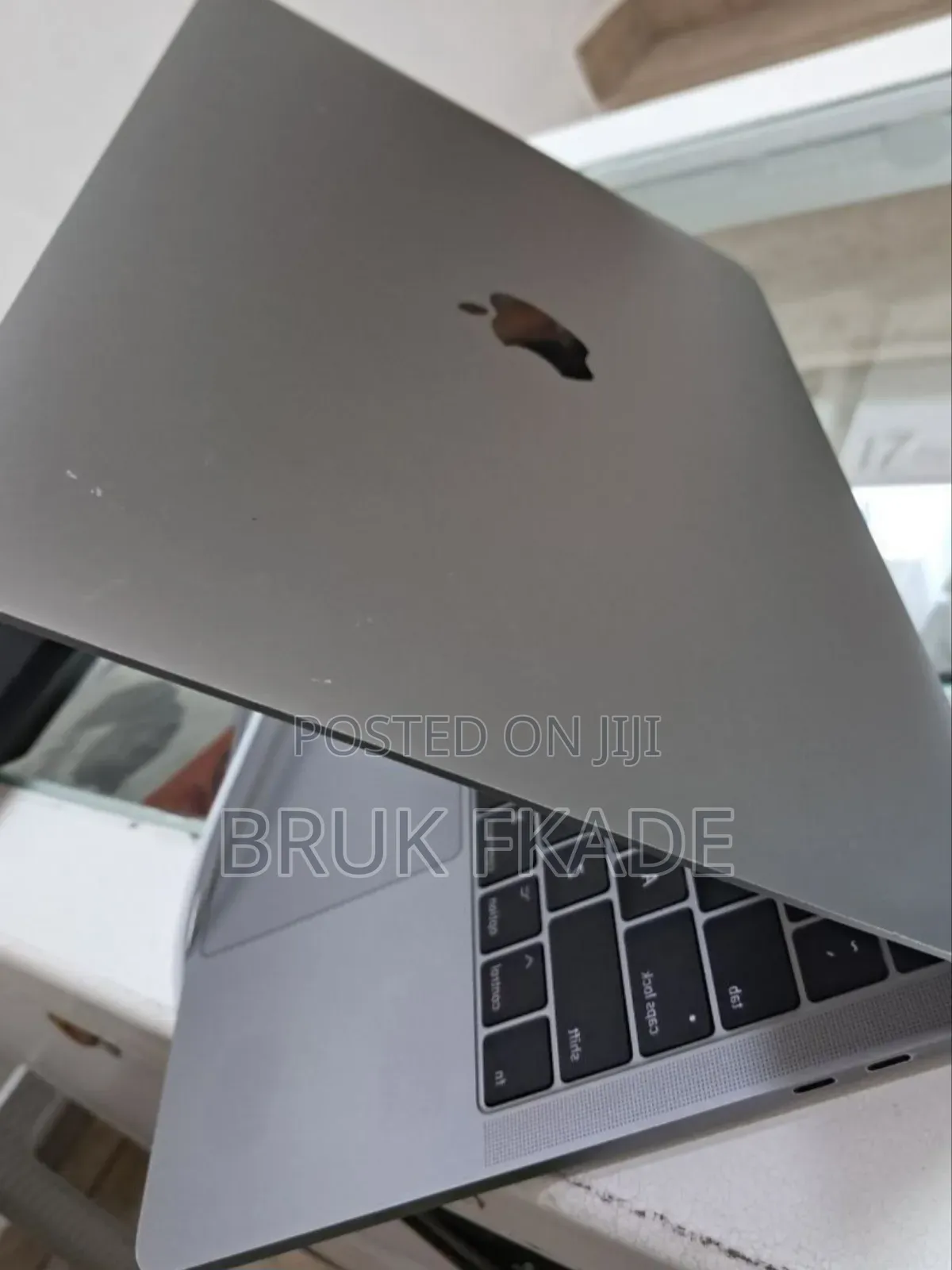 New Laptop Apple MacBook Pro 2017 16GB Intel Core I5 SSD 256GB