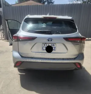 Toyota Highlander Hybrid 2024 Silver