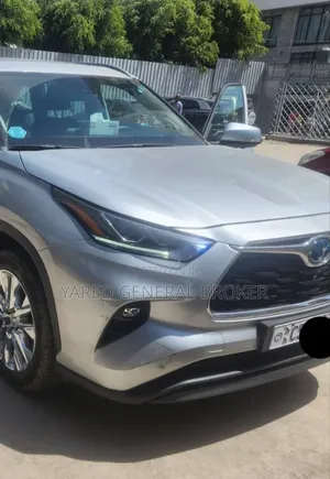 Toyota Highlander Hybrid 2024 Silver