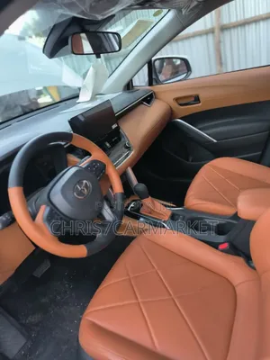 New Toyota Corolla Cross Hybrid SE AWD 2025 Silver