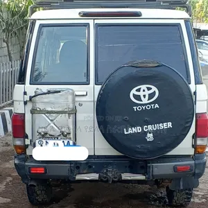 Toyota Land Cruiser 2018 White